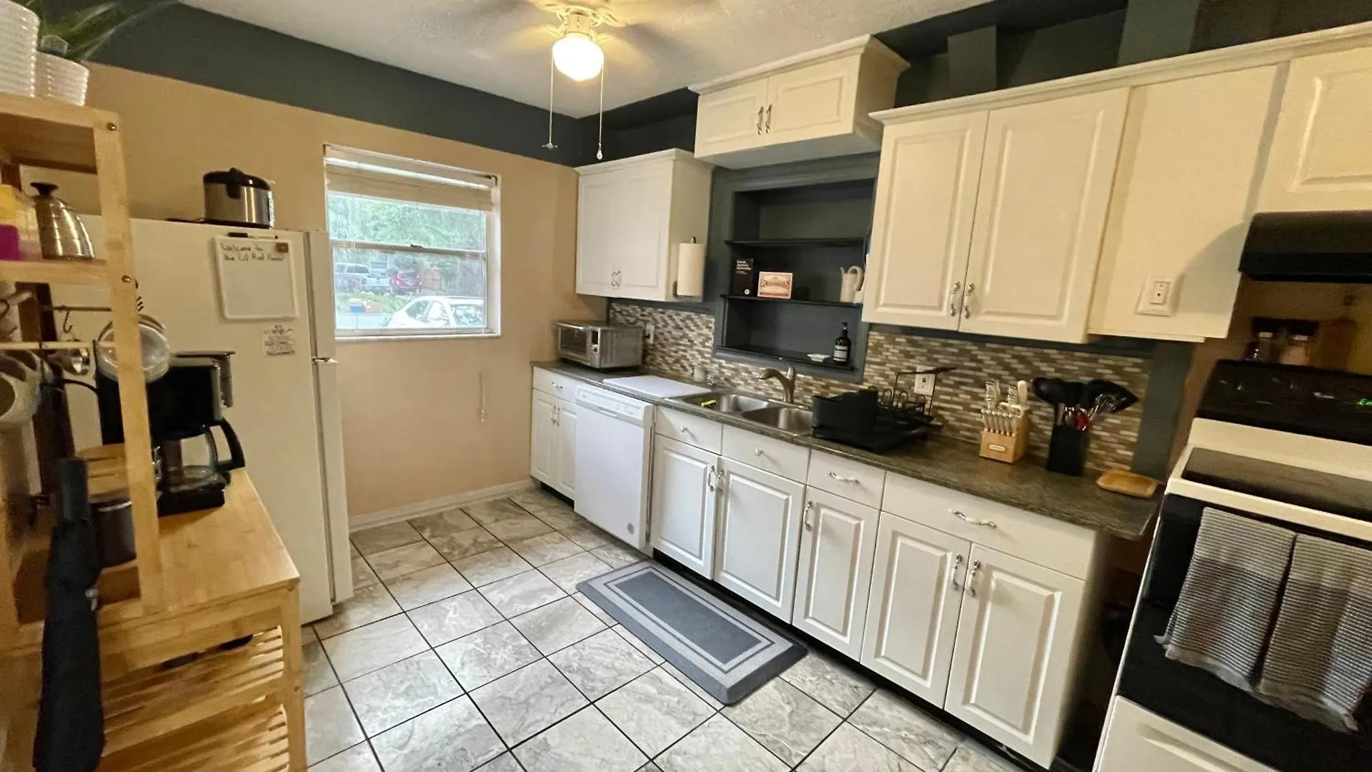 Holiday home Pet Friendly, 5 Minutes To Town, 20 Miles To The Beach Pensacola