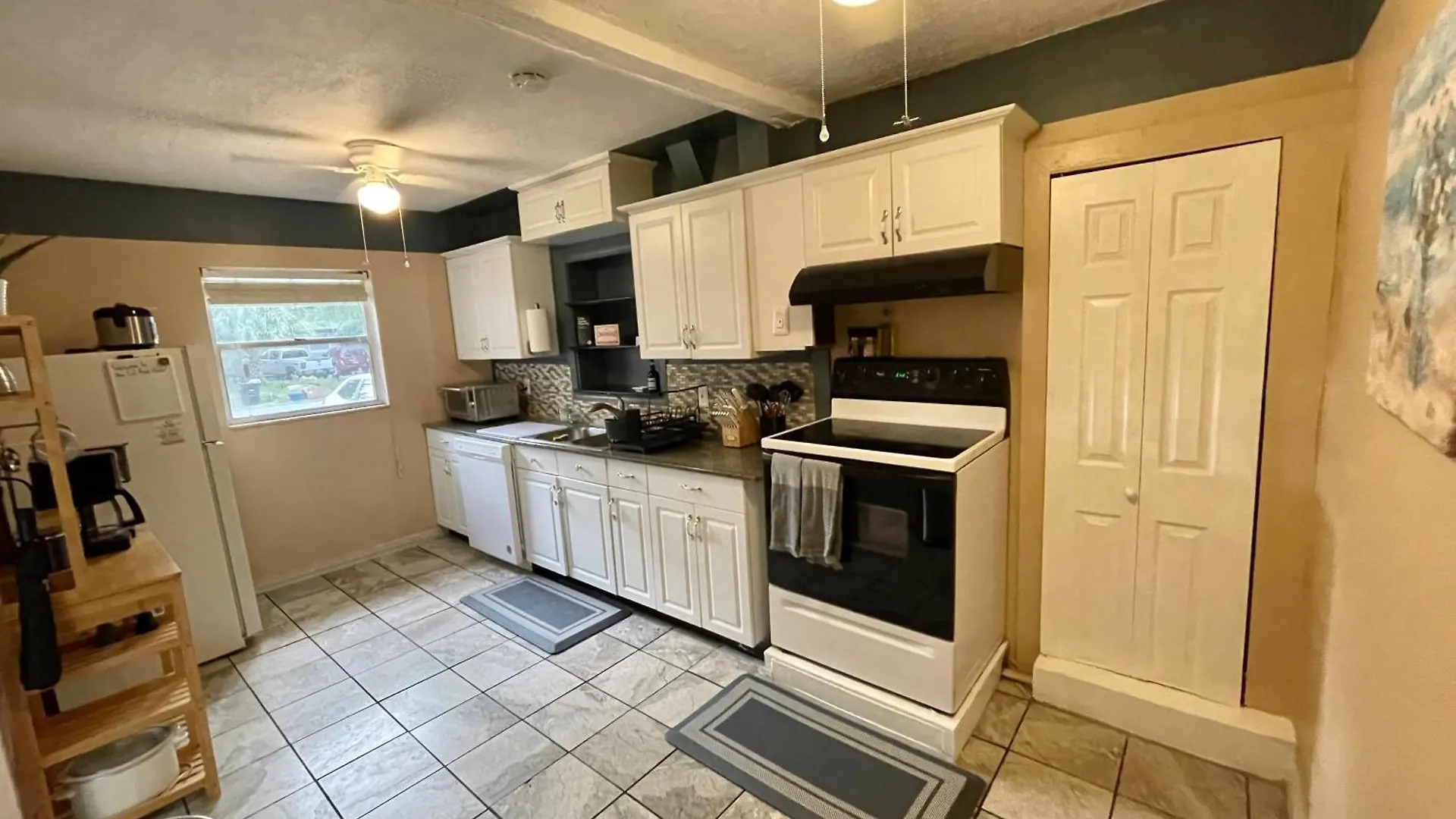 Pet Friendly, 5 Minutes To Town, 20 Miles To The Beach Pensacola Holiday home