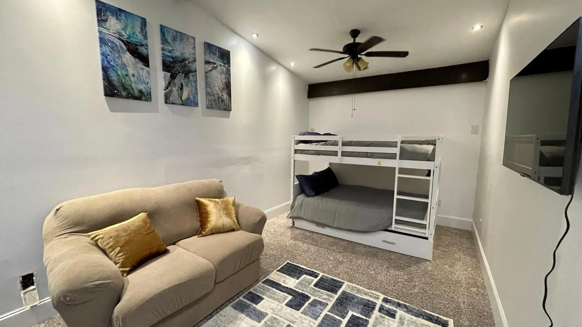 Pet Friendly, 5 Minutes To Town, 20 Miles To The Beach Pensacola Holiday home