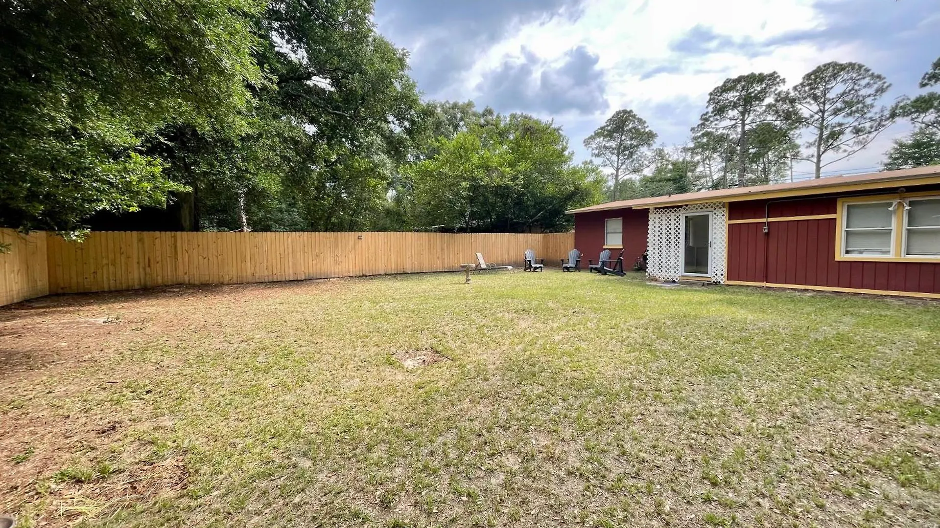 Pet Friendly, 5 Minutes To Town, 20 Miles To The Beach Pensacola Holiday home
